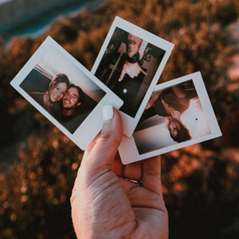 Print your photos instantly with the polaroid camera!